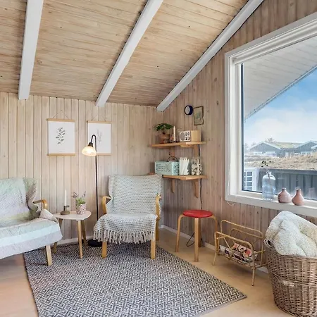 3 Bedroom Amazing In Holiday home Blavand
