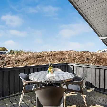 3 Bedroom Amazing In Holiday home