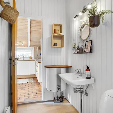 3 Bedroom Amazing In Holiday home