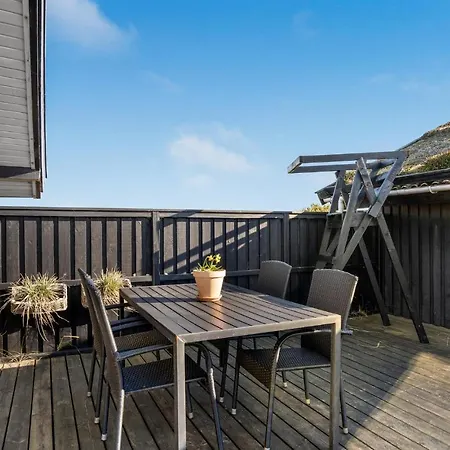 3 Bedroom Amazing In Blavand